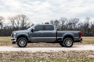 Ford F-250 Super Duty Suspension Lift Kit - Front - Rough Country - 2 Inch Leveling Kit | Track Bar Bracket - '17-'23